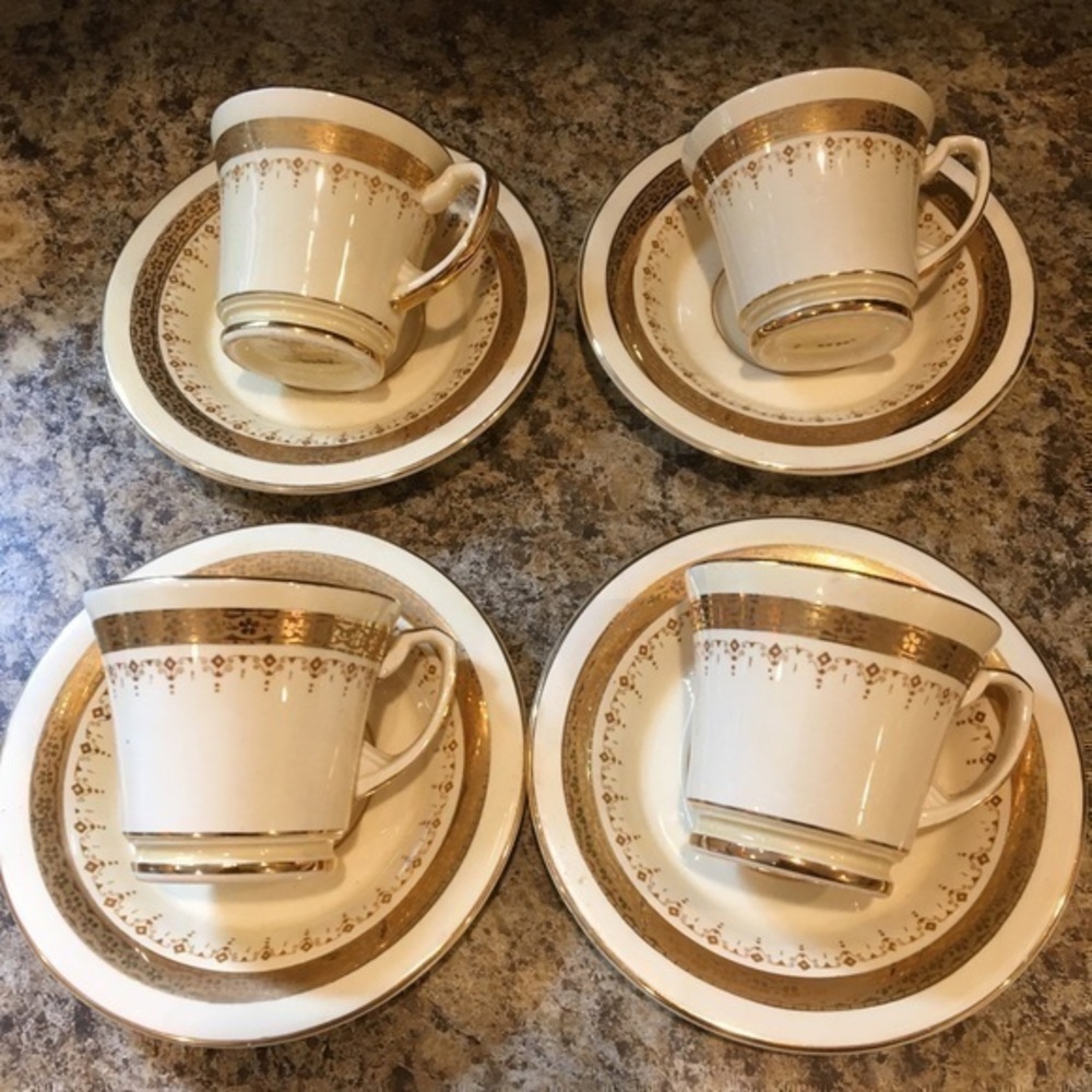 Vintage Crown Devon Fieldings Demitasse Cups and Saucers Set of 4